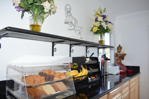 Sunset Motel image 14